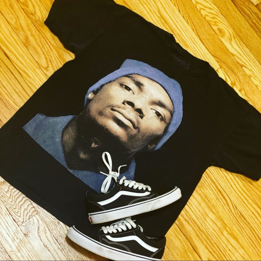 Snoop Dogg graphic t-shirt!